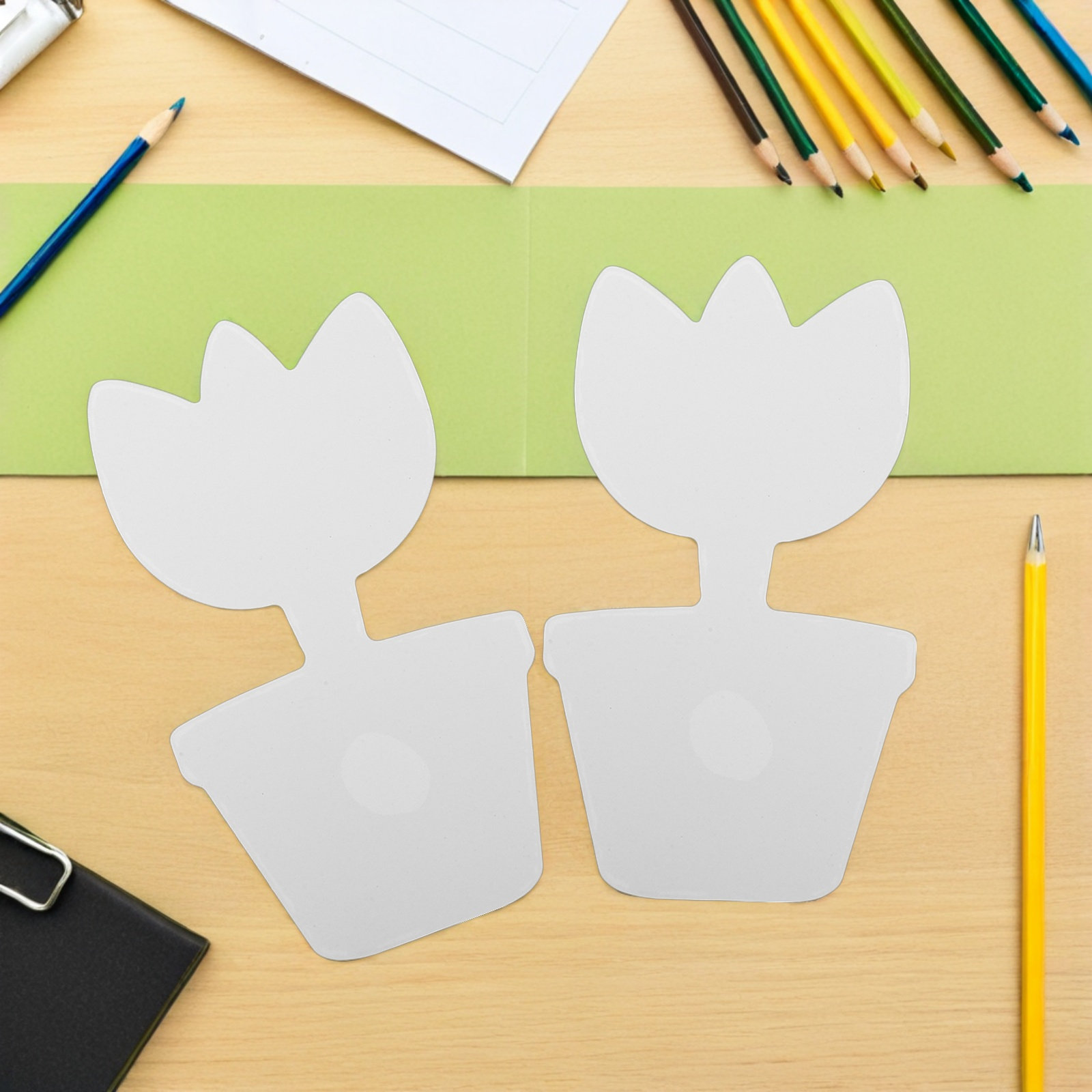 20個入り、未塗装の花柄の切り抜きパーツと、工作用の段ボール - Art Craft Cardboard のレビューと価格